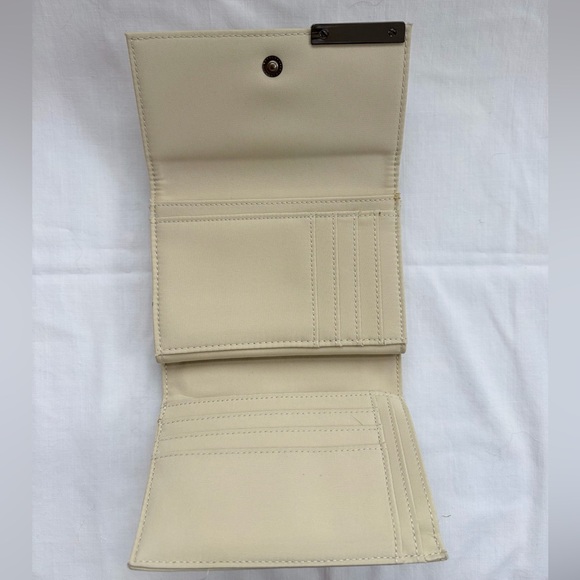 Kenneth Cole Reaction Beige Wallet - Picture 3 of 5